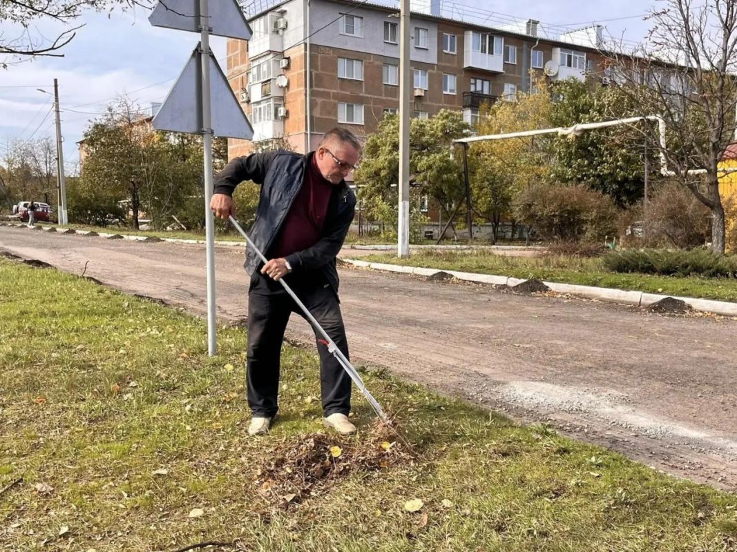 В Кировском прошел традиционный субботник В Кировском прошел традиционный субботник