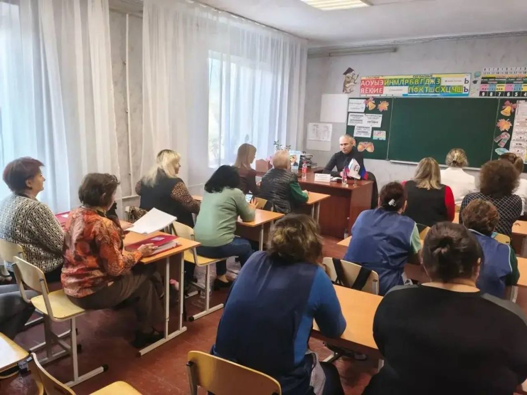 Сегодня, 22 октября, провёл встречу с трудовым коллективом ГБОУ «Школа № 153 г.о. Донецк» Сегодня, 22 октября, провёл встречу с трудовым коллективом ГБОУ «Школа № 153 г.о. Донецк»