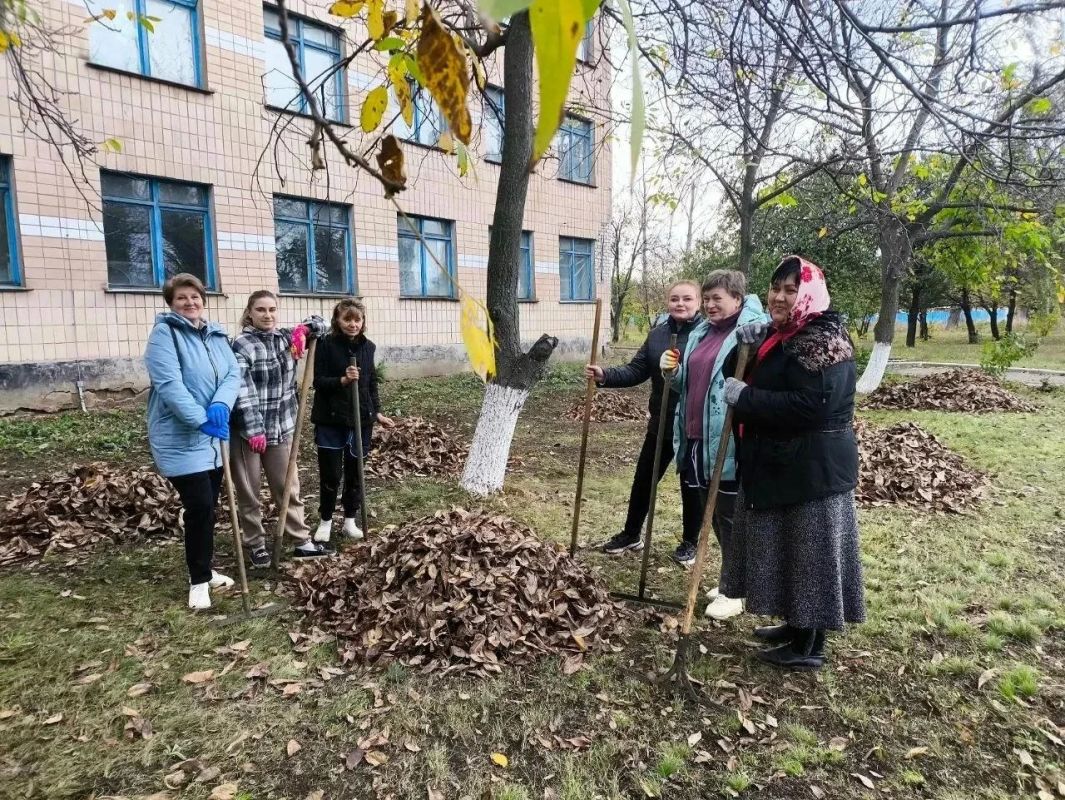 В Снежном прошла традиционная акция «Чистый четверг» В Снежном прошла традиционная акция «Чистый четверг»
