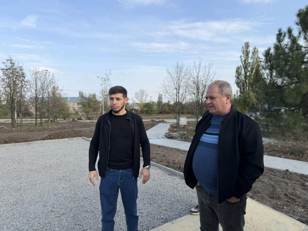 Сергей Назаров оценил ход благоустройства городских парков в Кировском