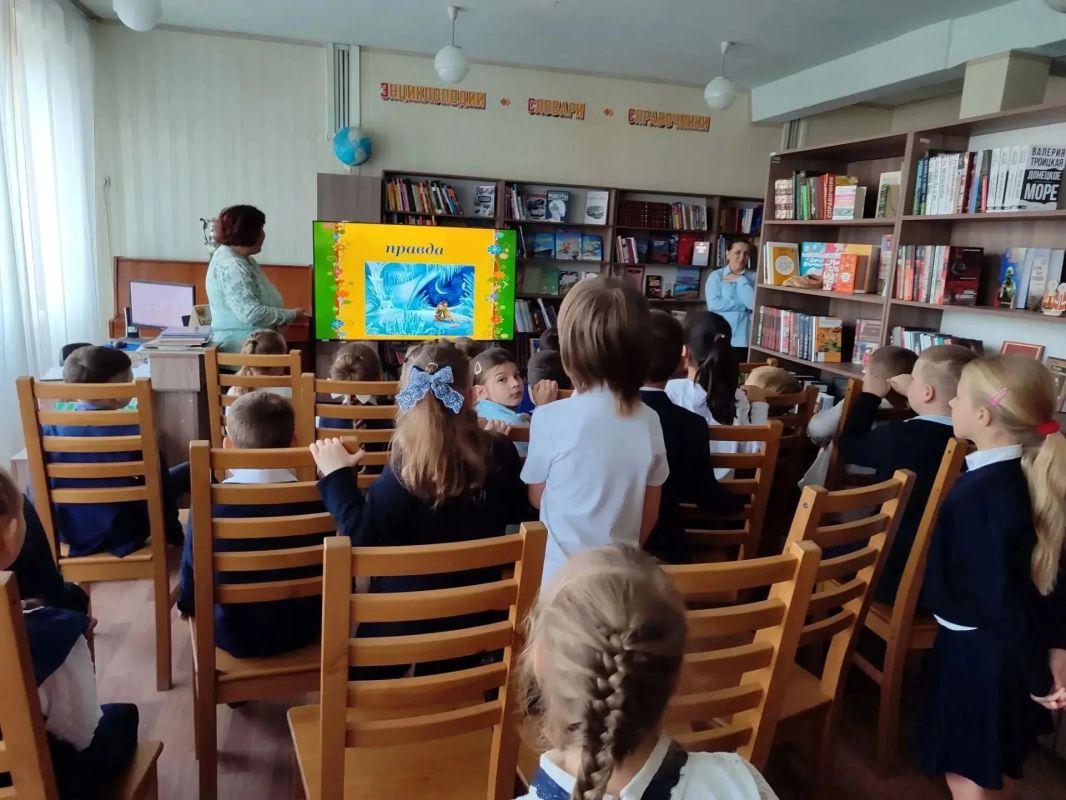 Путешествие в мир книг: в Енакиево прошёл увлекательный квест для школьников Путешествие в мир книг: в Енакиево прошёл увлекательный квест для школьников