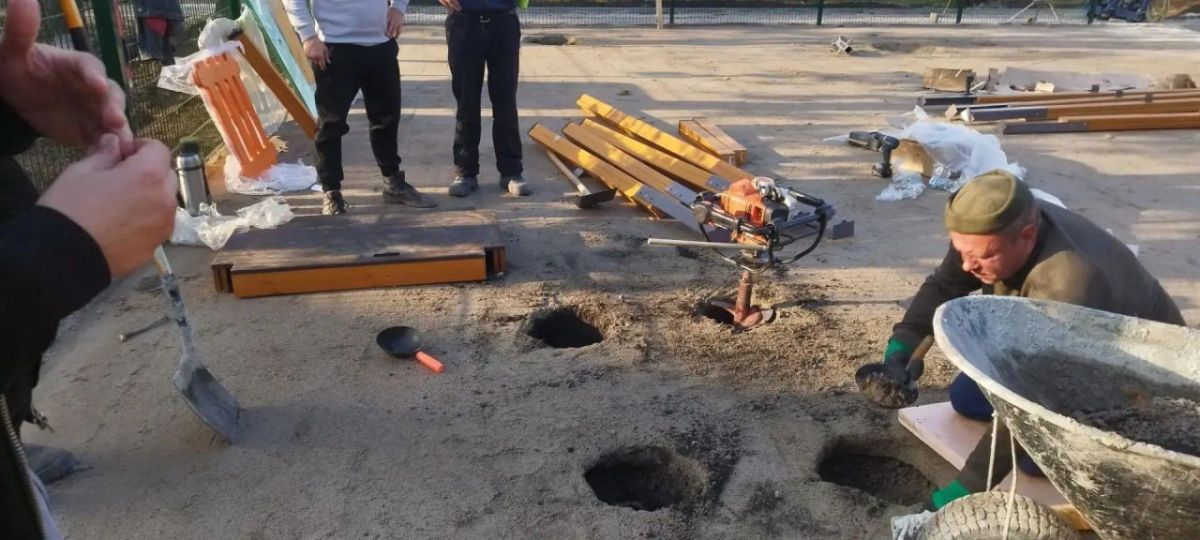 Председателем Тельмановского муниципального совета Дмитрием Липчанским проведён мониторинг выполнения работ по благоустройству общественной территории в пгт Председателем Тельмановского муниципального совета Дмитрием Липчанским проведён мониторинг выполнения работ по благоустройству общественной территории в пгт