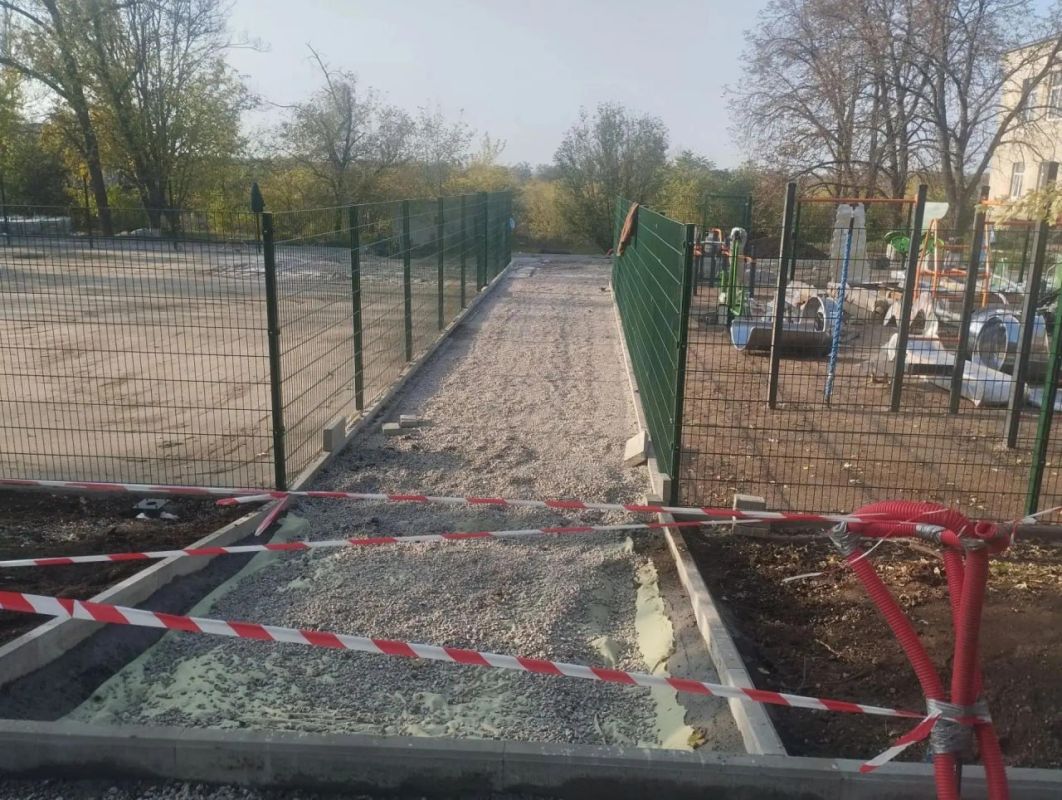 Председателем Тельмановского муниципального совета Дмитрием Липчанским проведён мониторинг выполнения работ по благоустройству общественной территории в пгт Председателем Тельмановского муниципального совета Дмитрием Липчанским проведён мониторинг выполнения работ по благоустройству общественной территории в пгт
