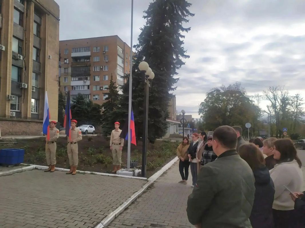 «ГОРДО РЕЕТ ФЛАГ НАРОДНЫЙ» «ГОРДО РЕЕТ ФЛАГ НАРОДНЫЙ»