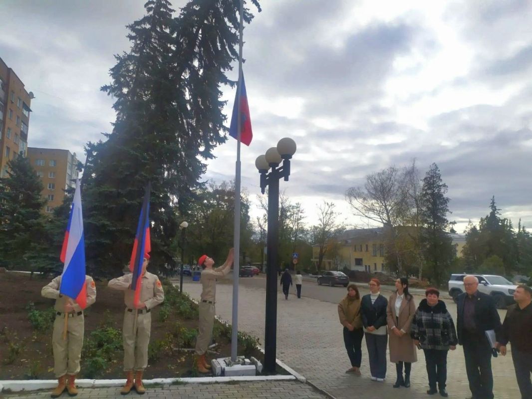 «ГОРДО РЕЕТ ФЛАГ НАРОДНЫЙ» «ГОРДО РЕЕТ ФЛАГ НАРОДНЫЙ»