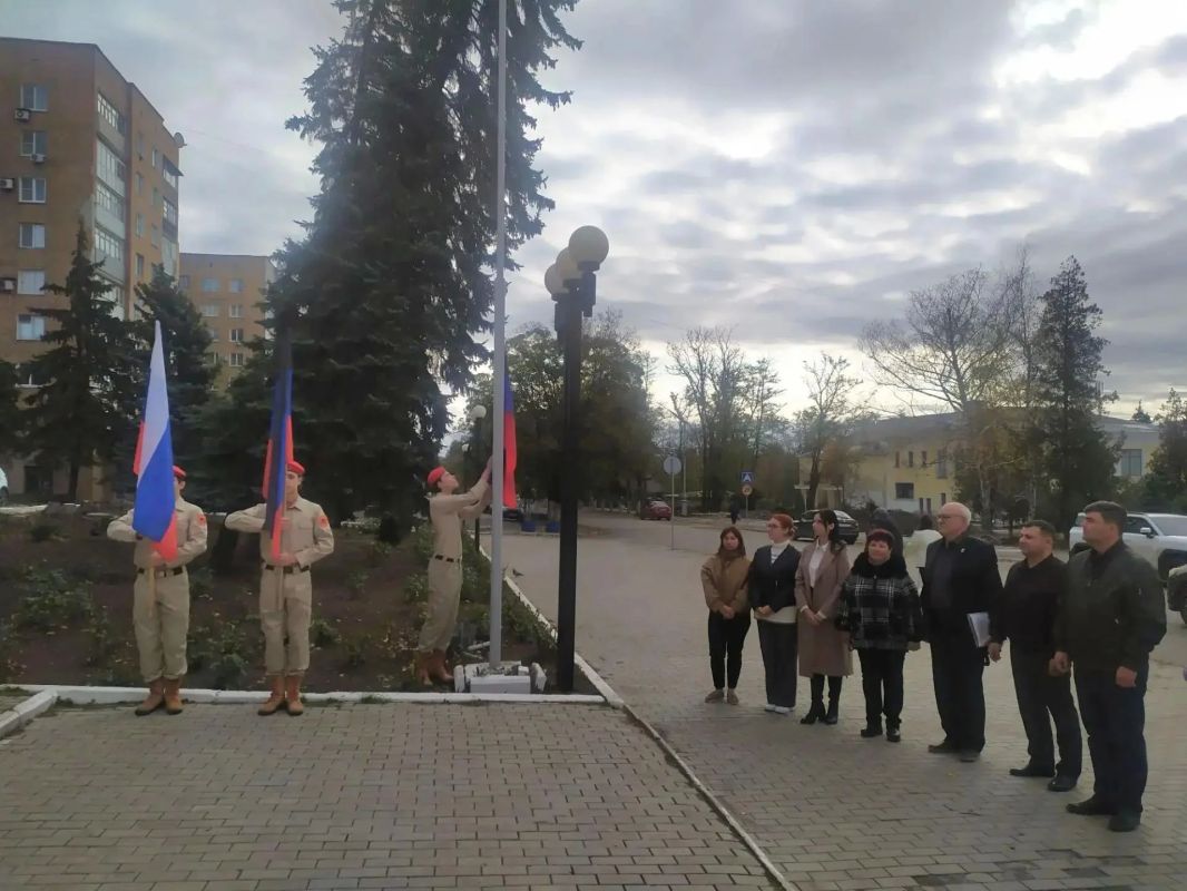 «ГОРДО РЕЕТ ФЛАГ НАРОДНЫЙ» «ГОРДО РЕЕТ ФЛАГ НАРОДНЫЙ»