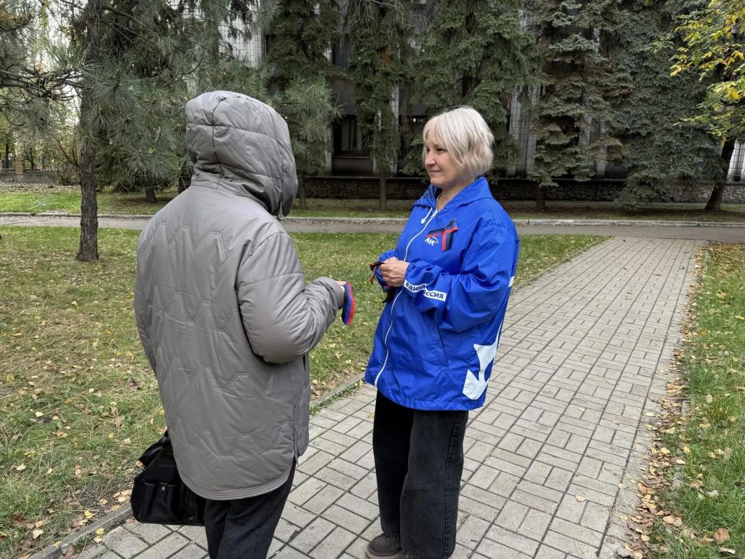 В Советском внутригородском районе городского округа Макеевка состоялась акция «Триколор ДНР»
