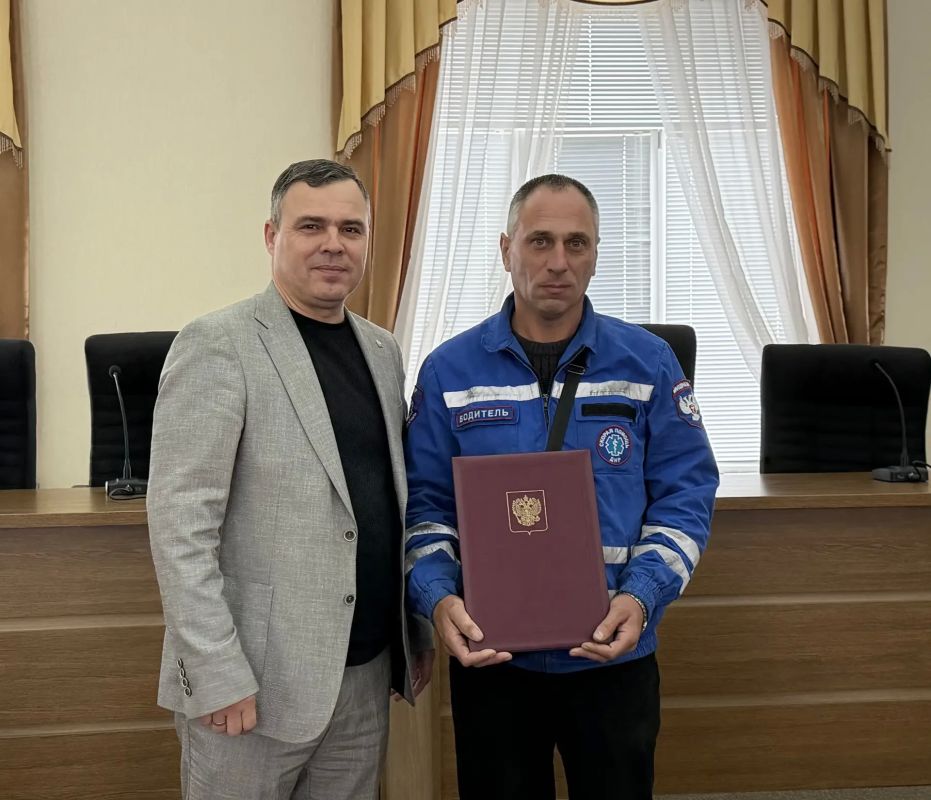 Константин Масников: Отметил заслуги сотрудников Республиканского центра экстренной медицинской помощи и медицины катастроф Константин Масников: Отметил заслуги сотрудников Республиканского центра экстренной медицинской помощи и медицины катастроф