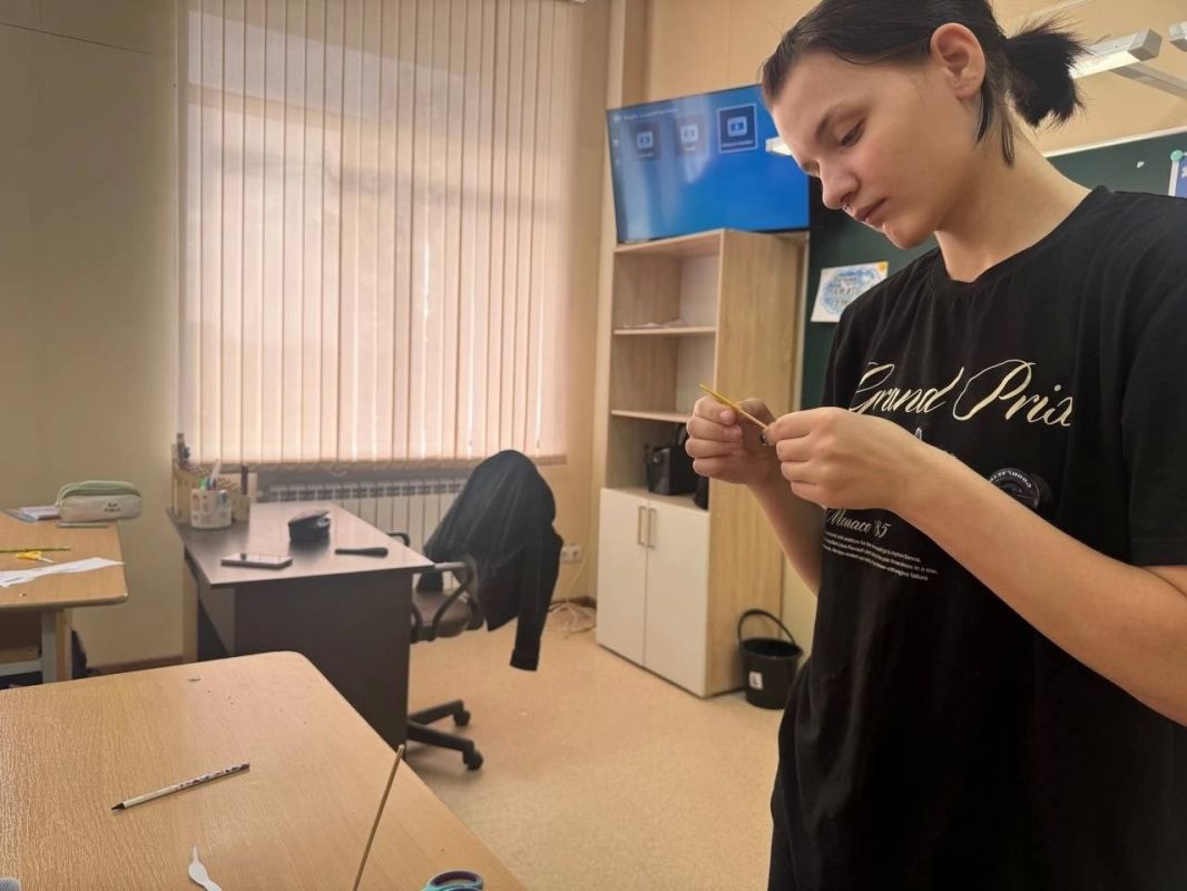 Журавли мира. Активисты Движения Первых провели для учащихся младших классов познавательное мероприятие, посвящённое миру и памяти Журавли мира. Активисты Движения Первых провели для учащихся младших классов познавательное мероприятие, посвящённое миру и памяти