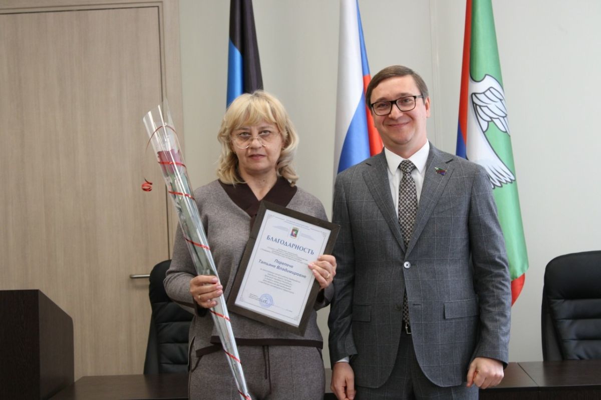 Роман Конев: Сегодня сотрудники Государственного унитарного предприятия Донецкой Народной Республики «Трамвайно-троллейбусное управление города Горловка» были награждены благодарностями Горловского городского совета Донецкой... Роман Конев: Сегодня сотрудники Государственного унитарного предприятия Донецкой Народной Республики «Трамвайно-троллейбусное управление города Горловка» были награждены благодарностями Горловского городского совета Донецкой...