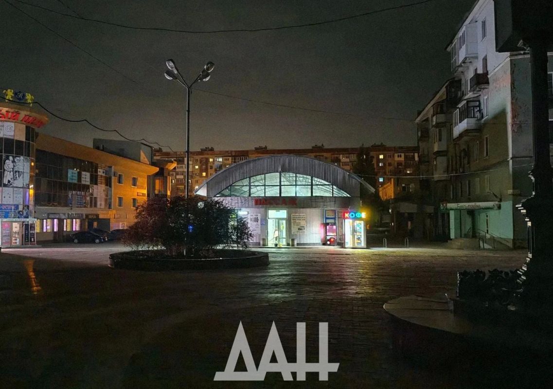 Пятница 23-е где-то в центре Макеевки Пятница 23-е где-то в центре Макеевки