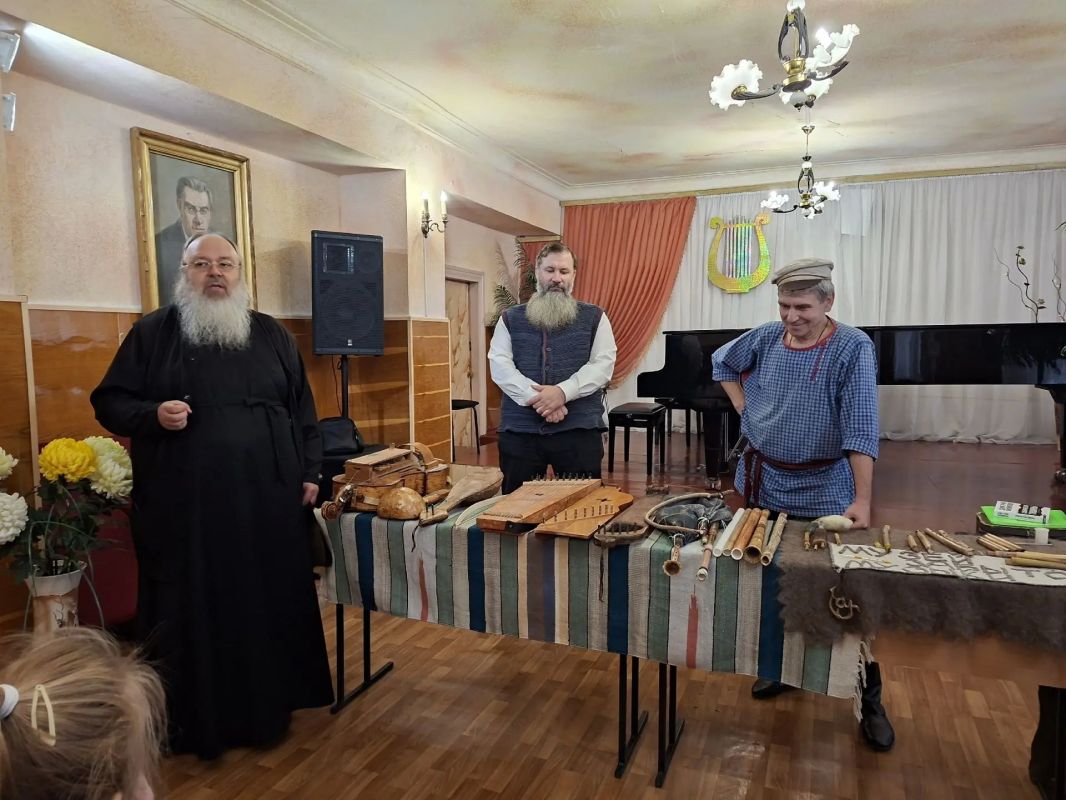 21.10 2026 в зале ДМШ им.Переяславских состаялась очень интересная встреча с создателем «Музея забытой музыки», Сергеем Плотниковым из Воронежа 21.10 2026 в зале ДМШ им.Переяславских состаялась очень интересная встреча с создателем «Музея забытой музыки», Сергеем Плотниковым из Воронежа
