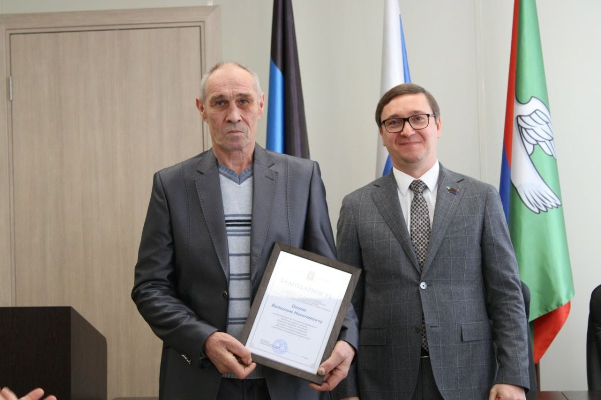 Роман Конев: Сегодня сотрудники Государственного унитарного предприятия Донецкой Народной Республики «Трамвайно-троллейбусное управление города Горловка» были награждены благодарностями Горловского городского совета Донецкой... Роман Конев: Сегодня сотрудники Государственного унитарного предприятия Донецкой Народной Республики «Трамвайно-троллейбусное управление города Горловка» были награждены благодарностями Горловского городского совета Донецкой...