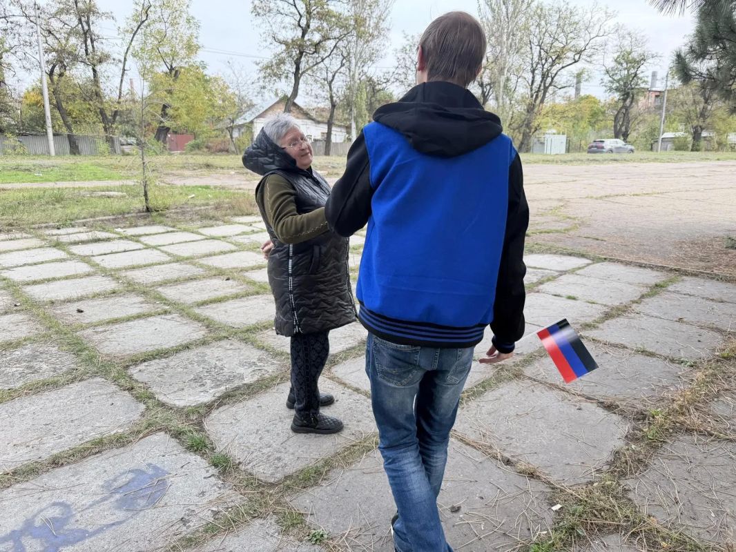 День флага отмечается в Донецкой Народной Республике 25 октября День флага отмечается в Донецкой Народной Республике 25 октября