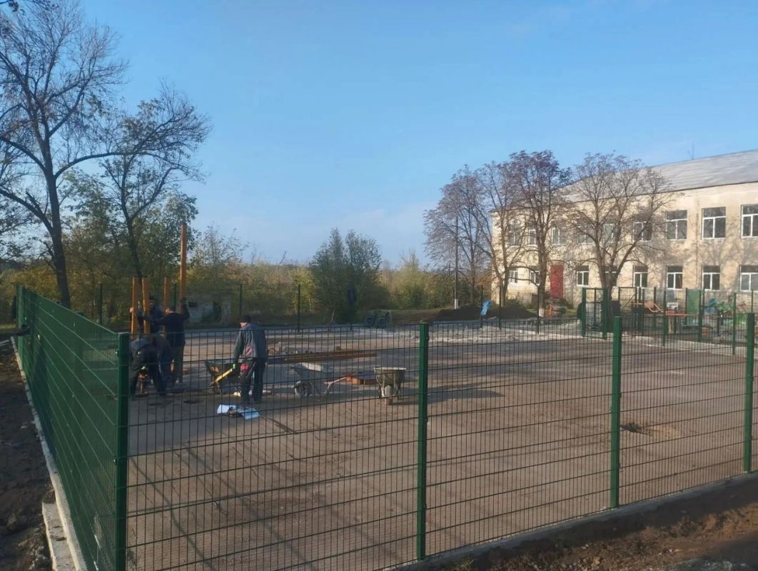 Председателем Тельмановского муниципального совета Дмитрием Липчанским проведён мониторинг выполнения работ по благоустройству общественной территории в пгт Председателем Тельмановского муниципального совета Дмитрием Липчанским проведён мониторинг выполнения работ по благоустройству общественной территории в пгт