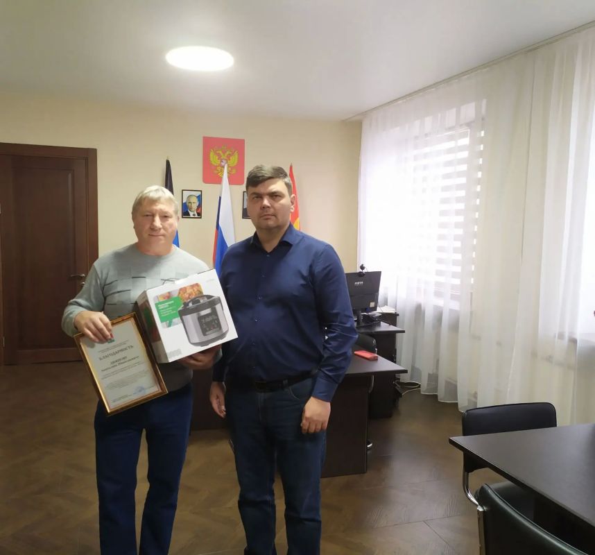 Сегодня, 23 октября, Артем Чесноков, Глава муниципального образования городской округ Торез, в предверии Дня работника автомобильного и городского пассажирского транспорта поздравил работников данной сферы Сегодня, 23 октября, Артем Чесноков, Глава муниципального образования городской округ Торез, в предверии Дня работника автомобильного и городского пассажирского транспорта поздравил работников данной сферы