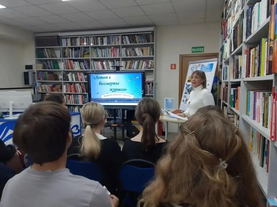 Память павших воинов почтили в Мангушской библиотеке Память павших воинов почтили в Мангушской библиотеке