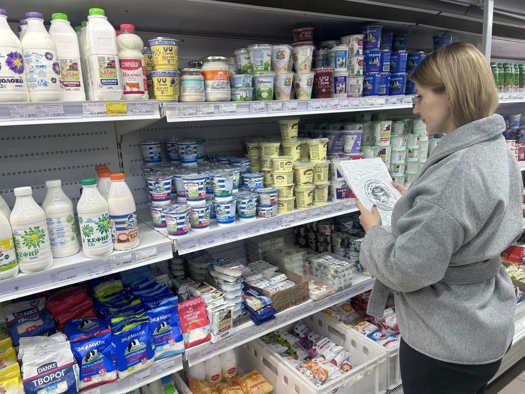 Активисты «Народного контроля» совместно со специалистами отдела торговли и бытового обслуживания администрации округа продолжают следить за ситуацией в торговой сети округа, проверяют, как соблюдаются права потребителей и...