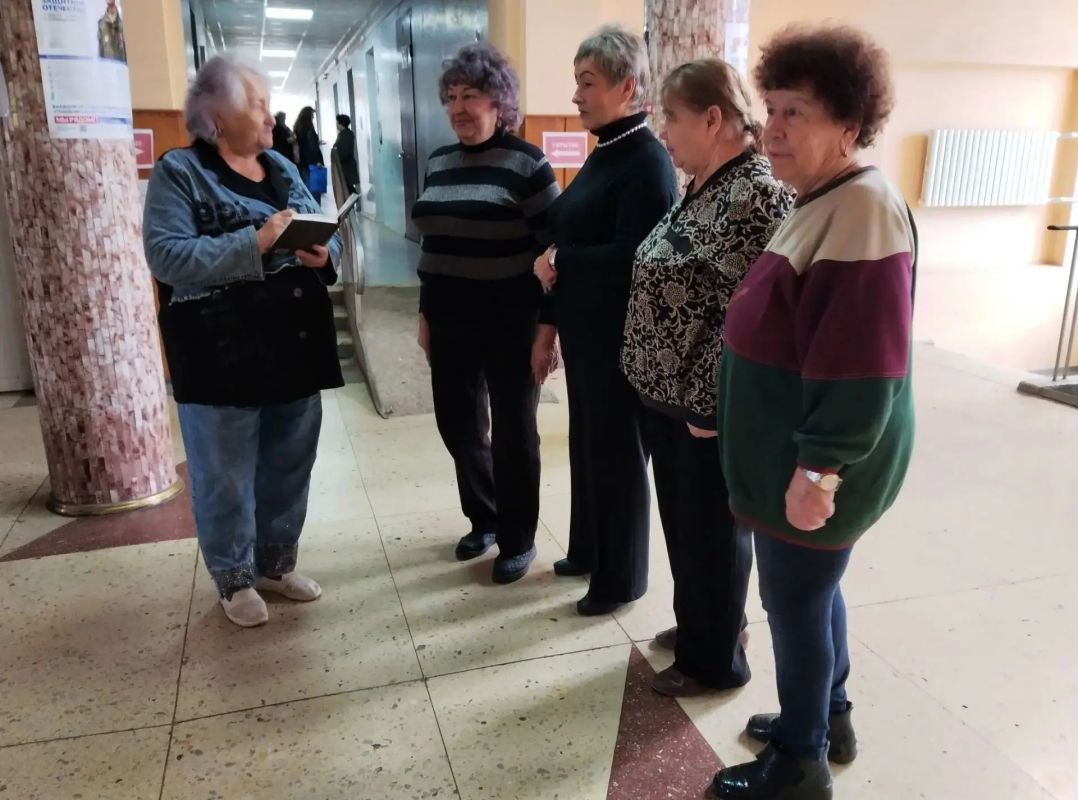 В Червоногвардейском районе Макеевки прошла встреча с жителями жилого массива Горького В Червоногвардейском районе Макеевки прошла встреча с жителями жилого массива Горького