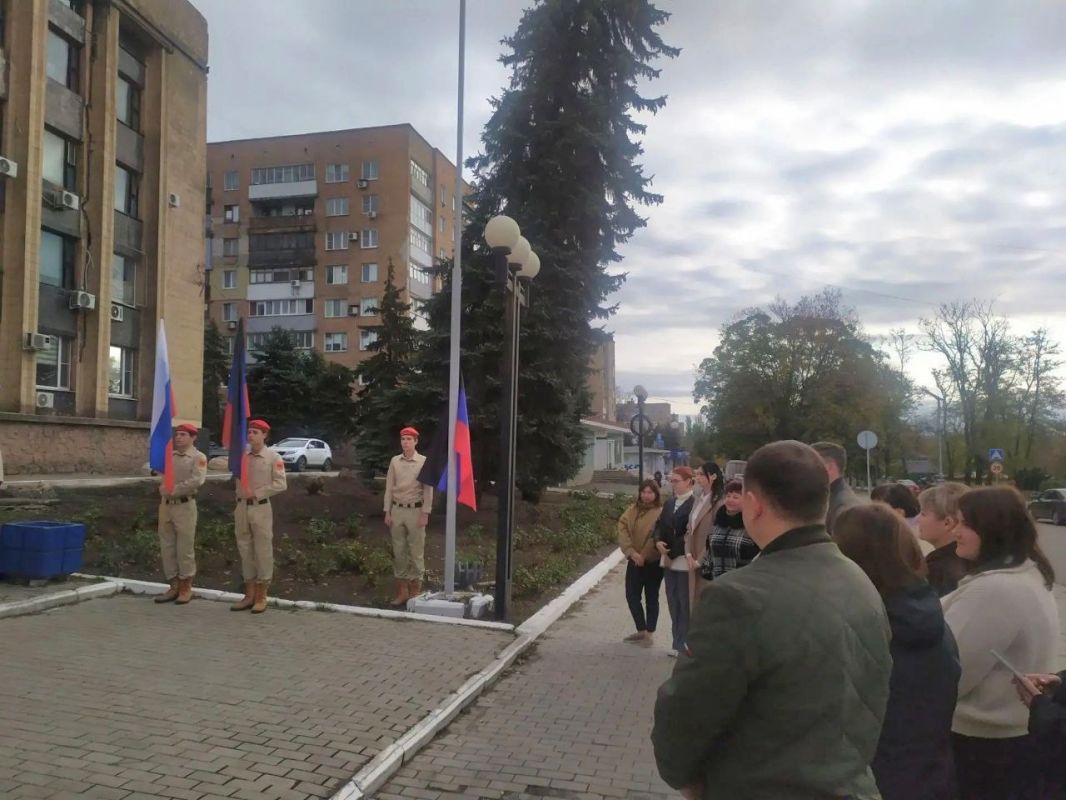 «ГОРДО РЕЕТ ФЛАГ НАРОДНЫЙ» «ГОРДО РЕЕТ ФЛАГ НАРОДНЫЙ»