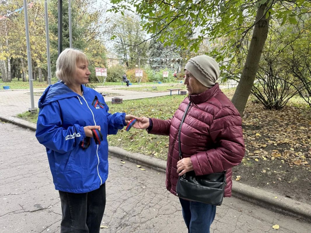 В Советском внутригородском районе городского округа Макеевка состоялась акция «Триколор ДНР» В Советском внутригородском районе городского округа Макеевка состоялась акция «Триколор ДНР»