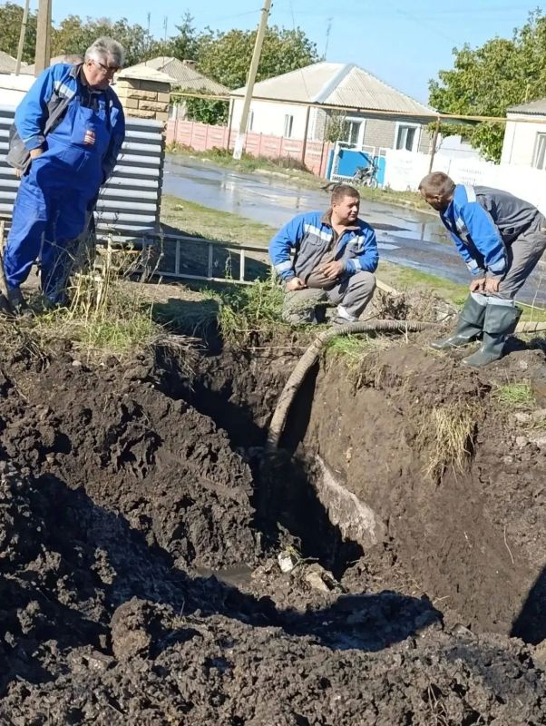 Бригады Мособлводоканала заменили насос на скважине в селе Витава ДНР Бригады Мособлводоканала заменили насос на скважине в селе Витава ДНР