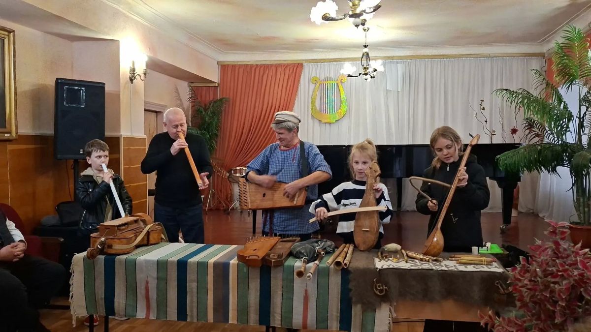 21.10 2026 в зале ДМШ им.Переяславских состаялась очень интересная встреча с создателем «Музея забытой музыки», Сергеем Плотниковым из Воронежа 21.10 2026 в зале ДМШ им.Переяславских состаялась очень интересная встреча с создателем «Музея забытой музыки», Сергеем Плотниковым из Воронежа