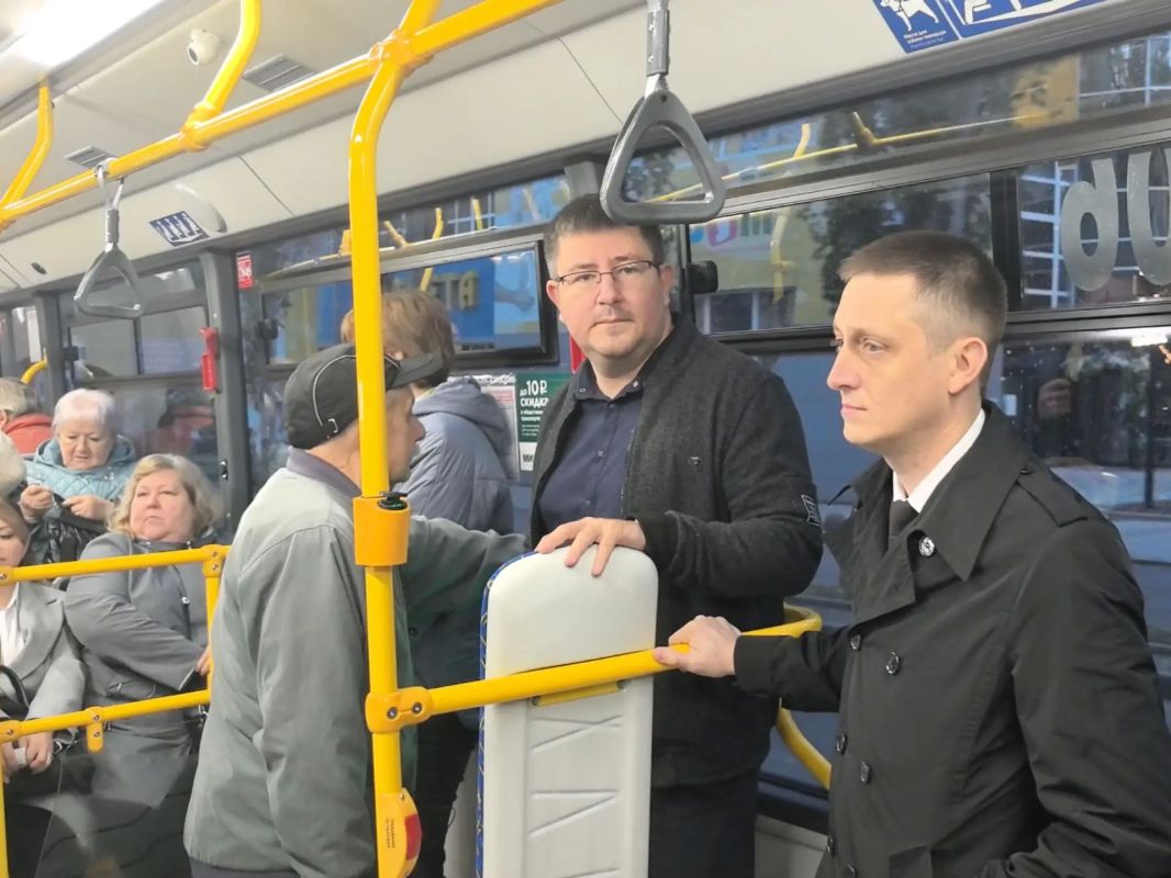 Александр Бондаренко: Проверил новые автобусы, которые вышли сегодня на центральный маршрут столицы ДНР Александр Бондаренко: Проверил новые автобусы, которые вышли сегодня на центральный маршрут столицы ДНР