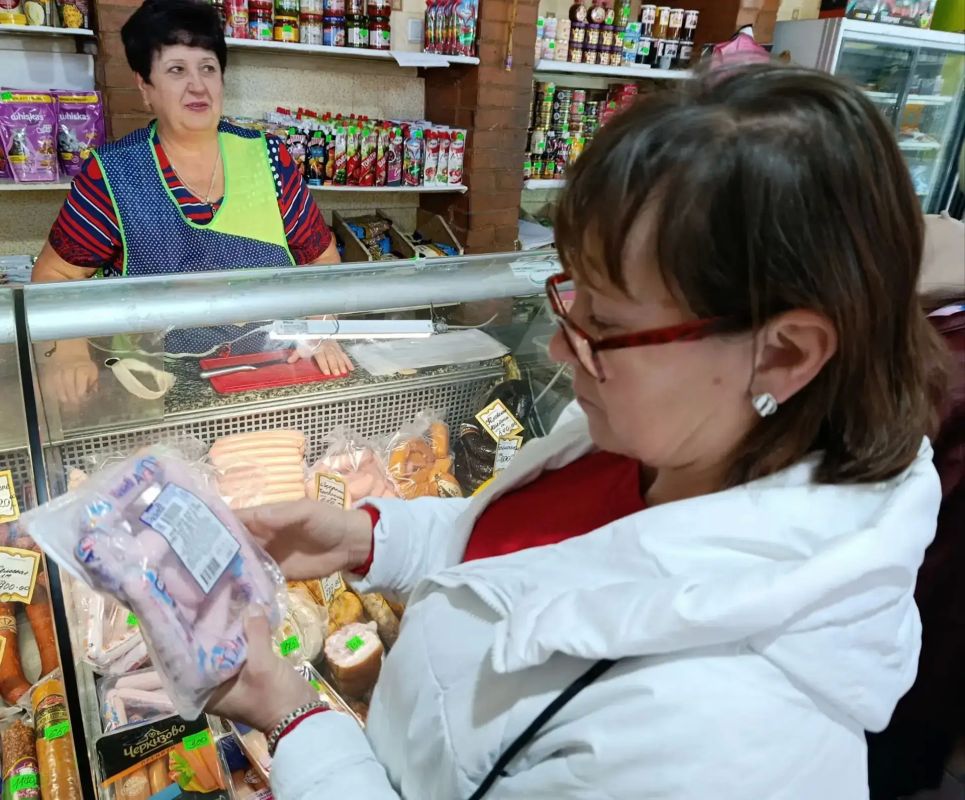 Наталья Бегуненко: В Петровском районе прошел плановый рейд Народного контроля по соблюдению правил торговли и санитарных норм Наталья Бегуненко: В Петровском районе прошел плановый рейд Народного контроля по соблюдению правил торговли и санитарных норм