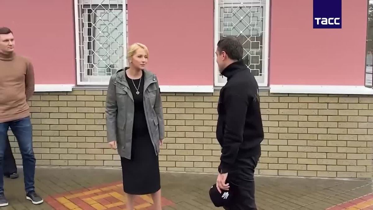 Российский омбудсмен Яна Лантратова встретилась с украинским коллегой Дмитрием Лубинцом на территории Белоруссии Воссоединение семей прошло на белорусско-украинской границе