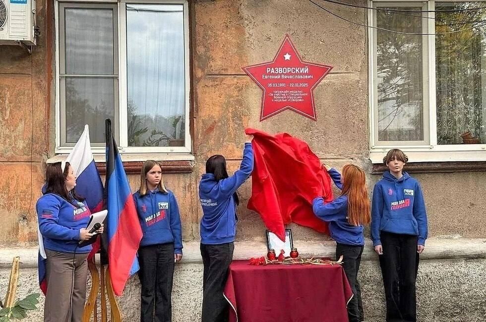 В Ждановке установили памятные знаки «Звезда Героя» погибшим защитникам В Ждановке установили памятные знаки «Звезда Героя» погибшим защитникам