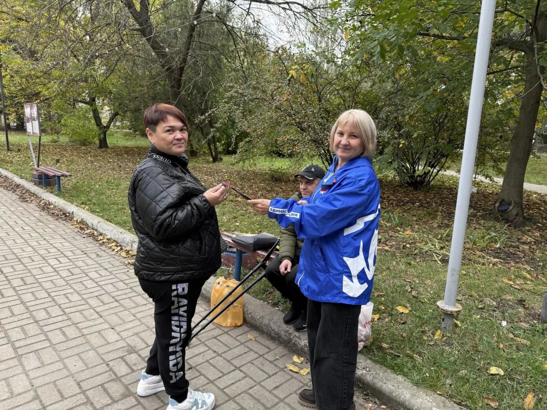 В Советском внутригородском районе городского округа Макеевка состоялась акция «Триколор ДНР» В Советском внутригородском районе городского округа Макеевка состоялась акция «Триколор ДНР»