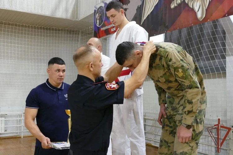 Чемпионат Сибирского округа Росгвардии по рукопашному бою завершился в Омске Чемпионат Сибирского округа Росгвардии по рукопашному бою завершился в Омске
