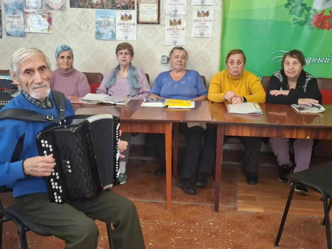 Живой голос русской культуры: Новосветский ДК получил легендарный баян Живой голос русской культуры: Новосветский ДК получил легендарный баян