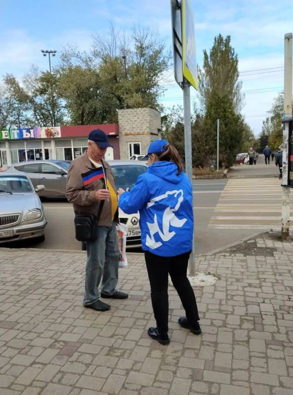 Ежегодно 25 октября в Донецкой Народной Республике отмечают один из самых значимых государственных праздников — День Государственного флага ДНР Ежегодно 25 октября в Донецкой Народной Республике отмечают один из самых значимых государственных праздников — День Государственного флага ДНР