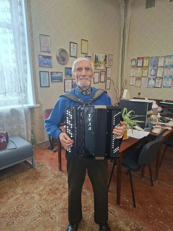 Живой голос русской культуры: Новосветский ДК получил легендарный баян