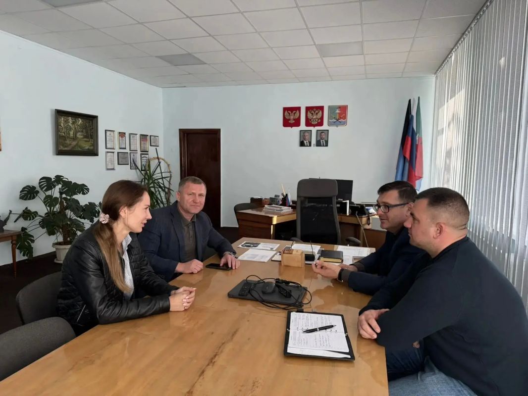 Министр природных ресурсов и экологии Донецкой Народной Республики посетил с рабочим визитом Новоазовский МО Министр природных ресурсов и экологии Донецкой Народной Республики посетил с рабочим визитом Новоазовский МО
