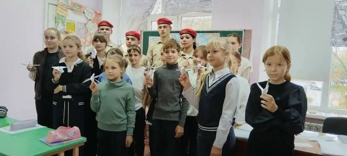 В преддверии Дня белых журавлей на базе Новоазовской школы №2 прошли особые уроки мужества В преддверии Дня белых журавлей на базе Новоазовской школы №2 прошли особые уроки мужества