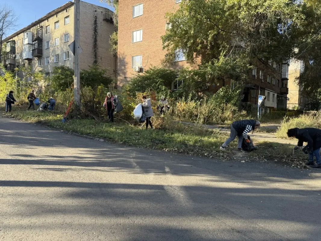 В Центрально-Городском районе Макеевки прошёл общегородской субботник В Центрально-Городском районе Макеевки прошёл общегородской субботник
