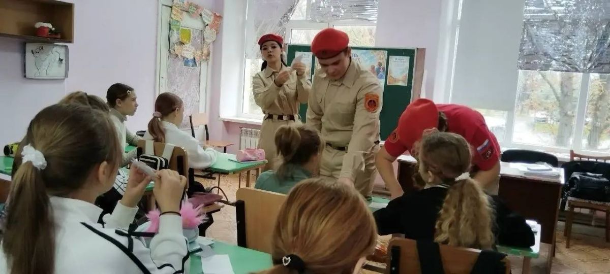 В преддверии Дня белых журавлей на базе Новоазовской школы №2 прошли особые уроки мужества В преддверии Дня белых журавлей на базе Новоазовской школы №2 прошли особые уроки мужества
