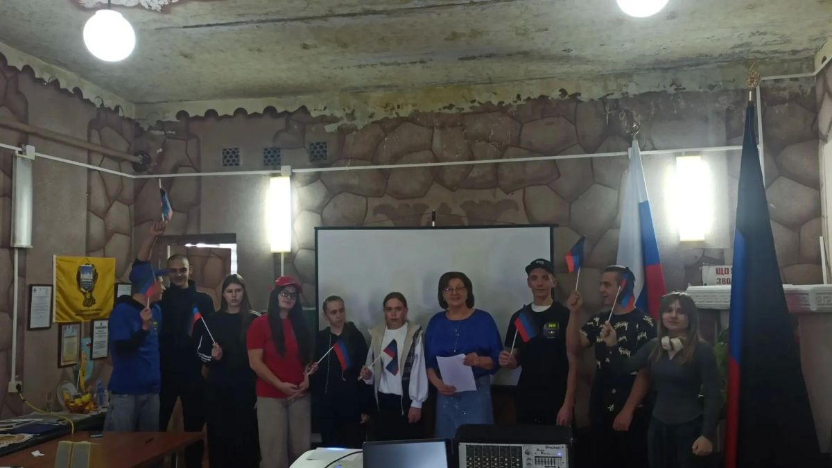 Флаг — символ Родины, гордость её и честь Флаг — символ Родины, гордость её и честь