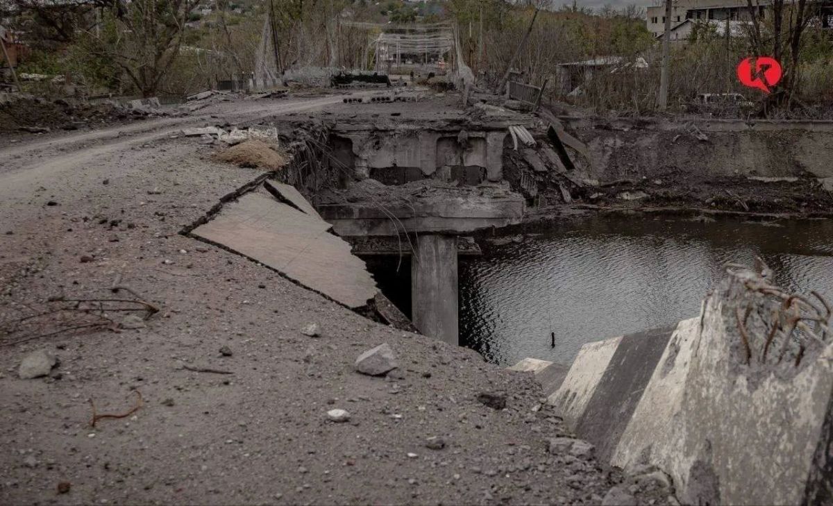 Кадры моста во временно оккупированном Краматорске (ДНР) после вчерашнего прилёта