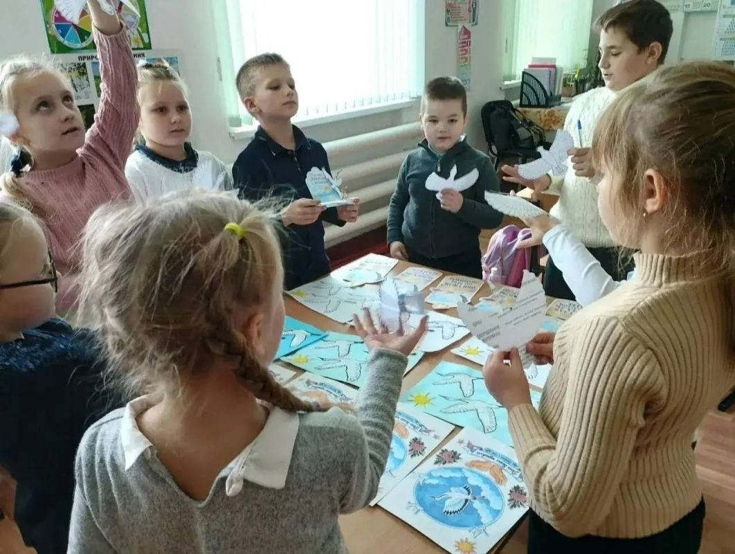 22 октября в России отмечается один из самых трогательных и светлых праздников — День белых журавлей 22 октября в России отмечается один из самых трогательных и светлых праздников — День белых журавлей