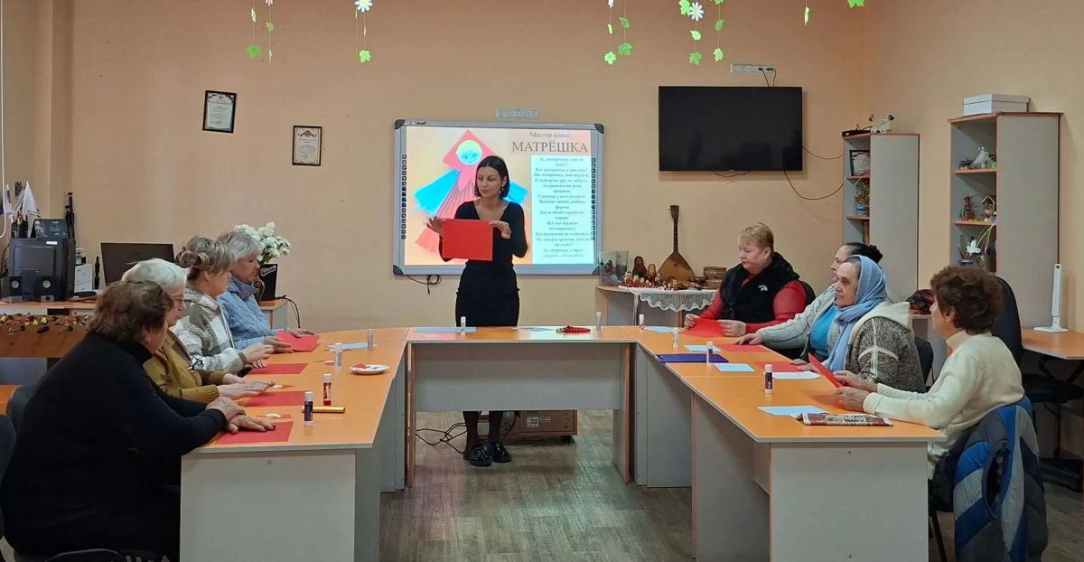 В молодёжном отделе МБУ "Мироновский поселковый ДК" прошёл творческий мастер-класс, посвящённый Дню матрёшки!