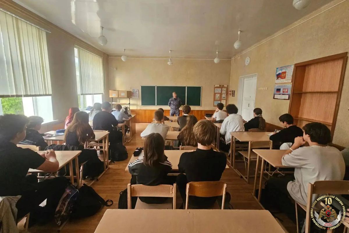 Сотрудники Главного управления Росгвардии по Донецкой Народной Республике провели уроки мужества для учащихся образовательных учреждений республики Сотрудники Главного управления Росгвардии по Донецкой Народной Республике провели уроки мужества для учащихся образовательных учреждений республики