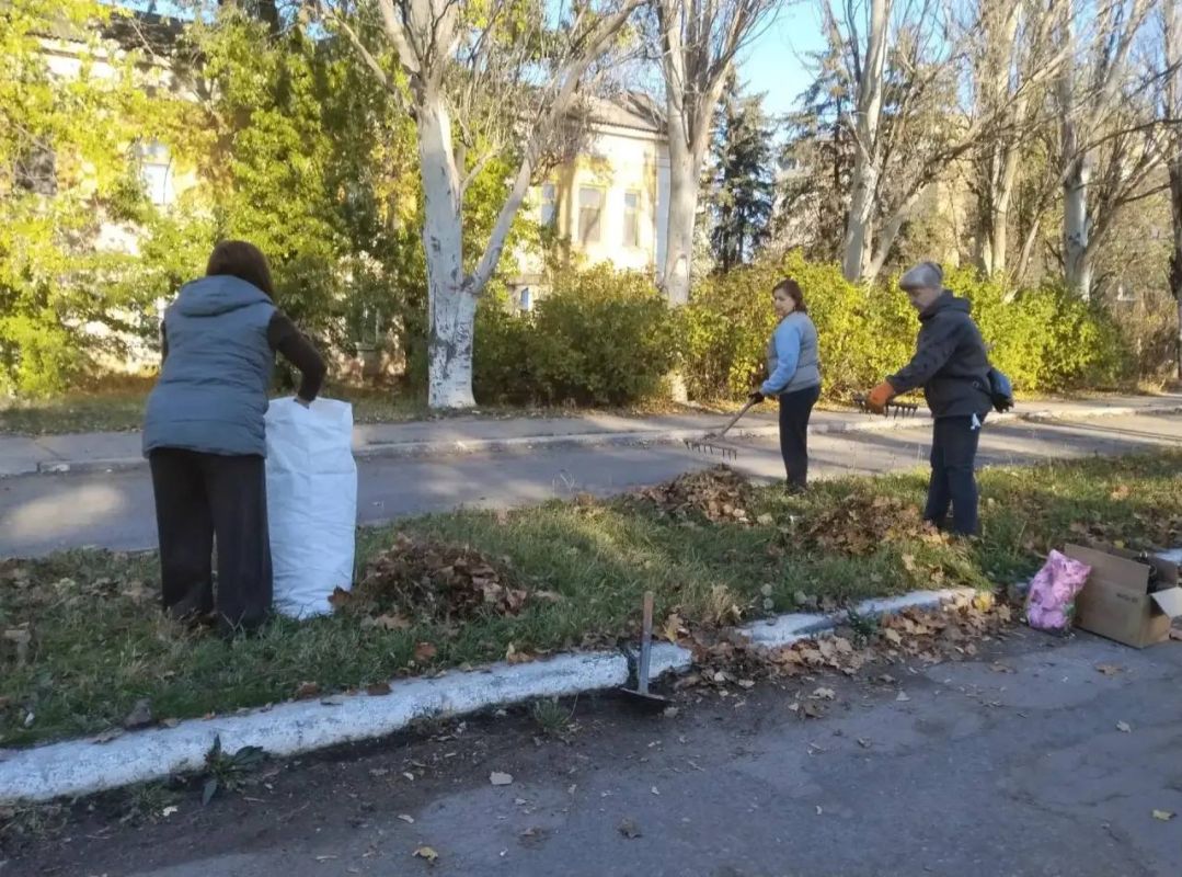 Червоногвардейский район Макеевки присоединился к общегородскому субботнику Червоногвардейский район Макеевки присоединился к общегородскому субботнику