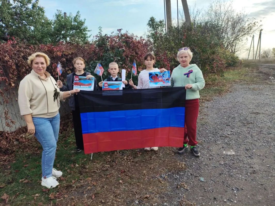 «Флаг Республики — символ мужества и героизма»: в Новокатериновке отметили День флага ДНР