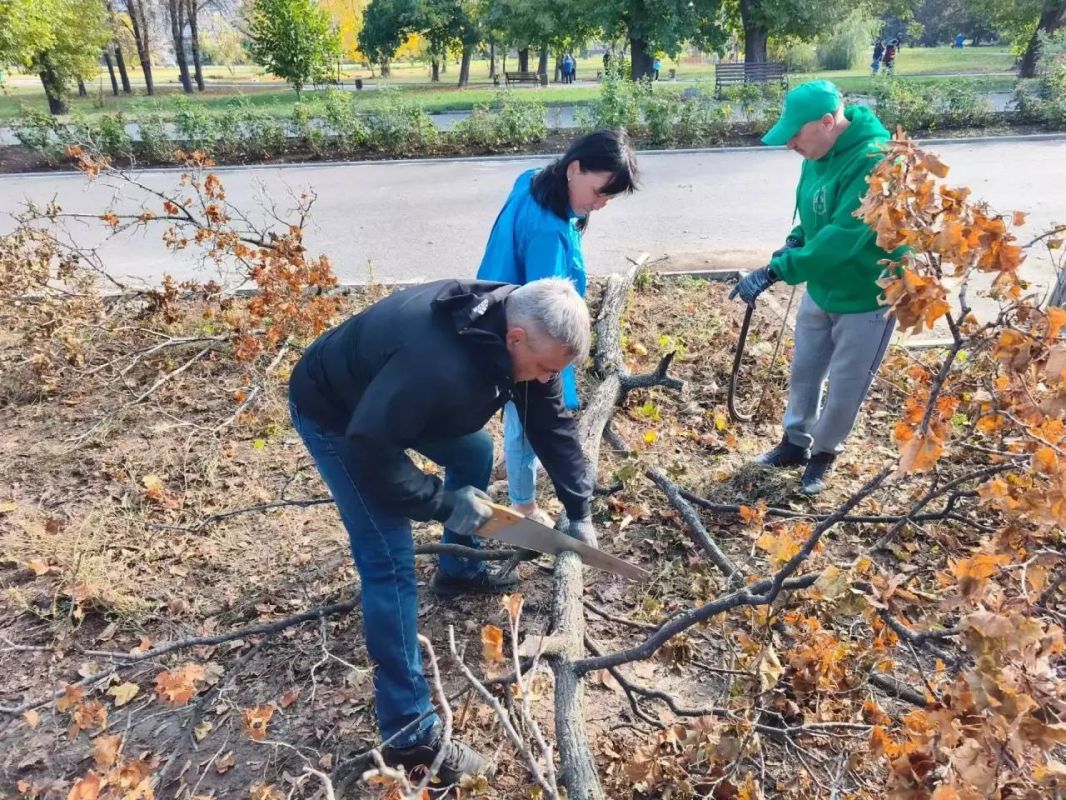 В Кировском районе Макеевки прошёл общегородской субботник В Кировском районе Макеевки прошёл общегородской субботник