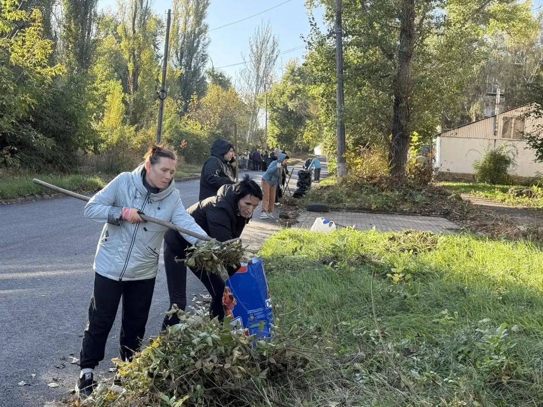 В Центрально-Городском районе Макеевки прошёл общегородской субботник В Центрально-Городском районе Макеевки прошёл общегородской субботник