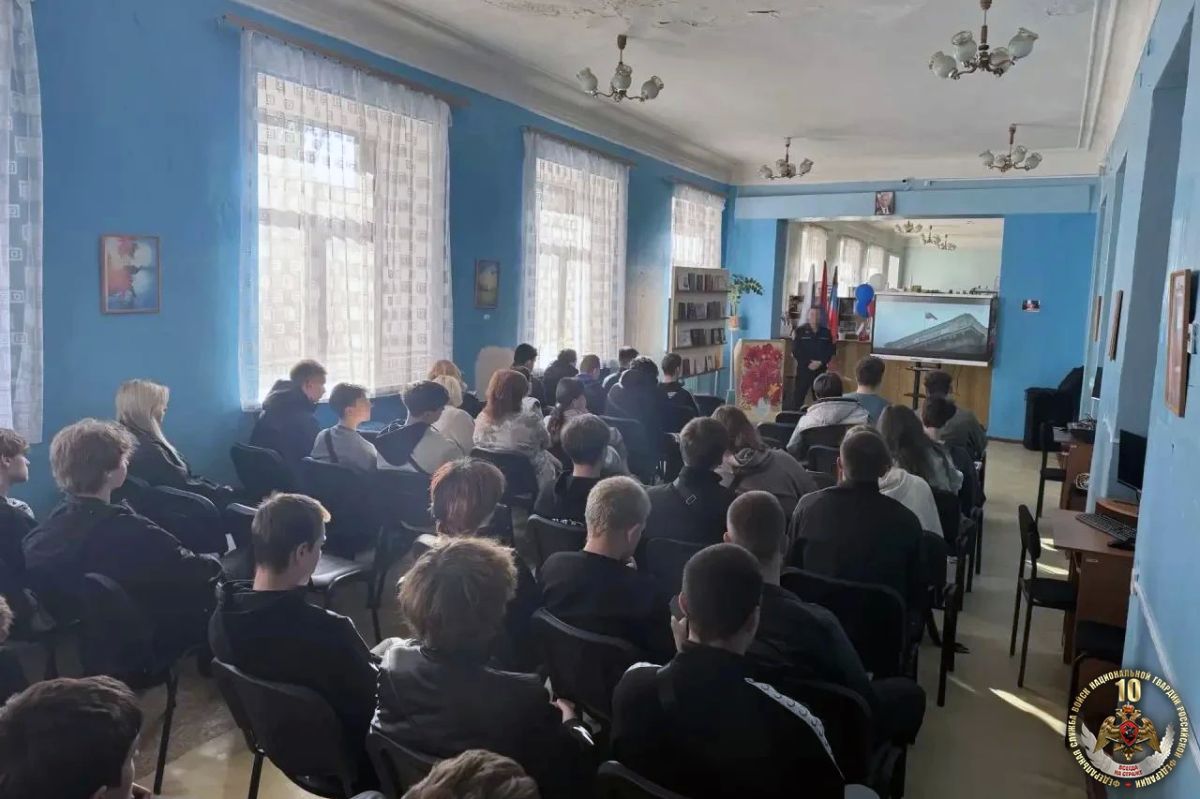 Сотрудники Главного управления Росгвардии по Донецкой Народной Республике провели уроки мужества для учащихся образовательных учреждений республики Сотрудники Главного управления Росгвардии по Донецкой Народной Республике провели уроки мужества для учащихся образовательных учреждений республики